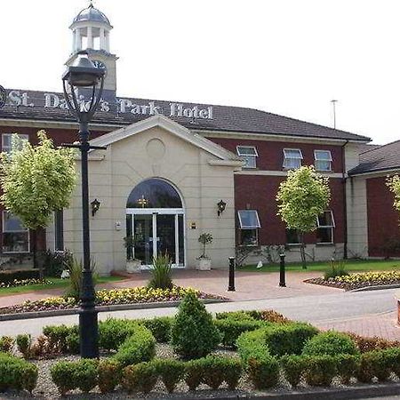 Отель St Davids Park Честер Экстерьер фото